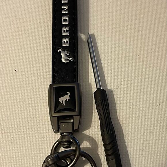 Bronco Key Fob Keychain in Black Leather NWT - Picture 4 of 5